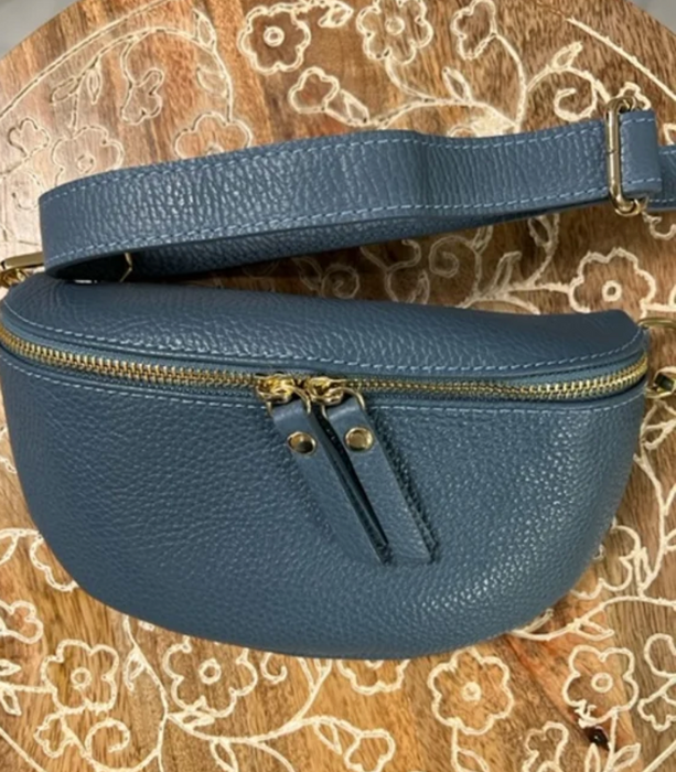 THE SHELLY FANNY PACK