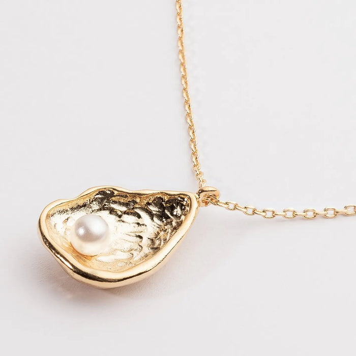 Shell Pendant Necklace with Pearl