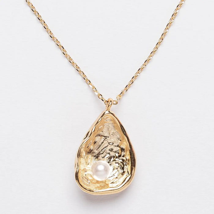 Shell Pendant Necklace with Pearl