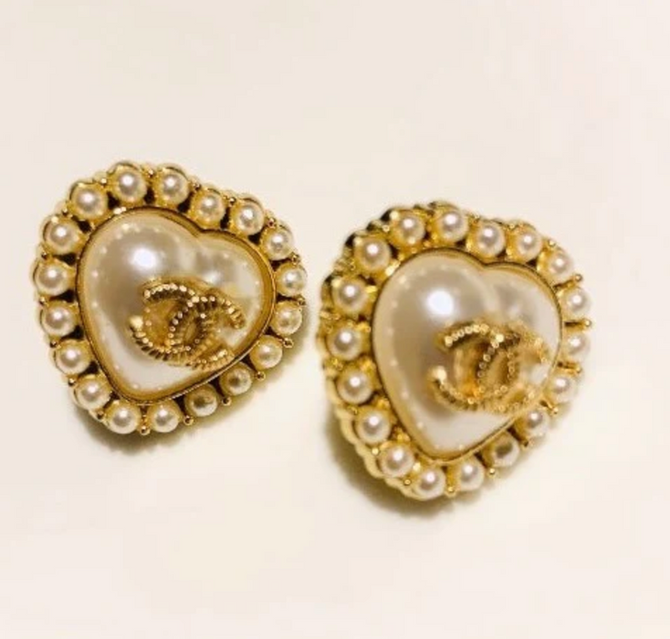 The White Heart Pearl Earrings